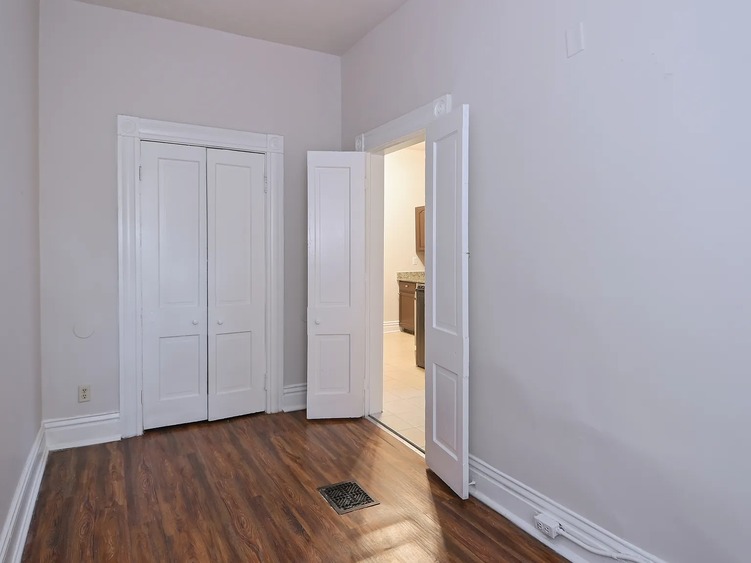 4 bed, 1327 sqft, $1,399 — Photo 4