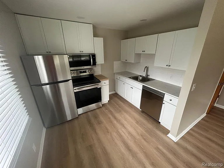 5272 Van Winkle St — Photo 4