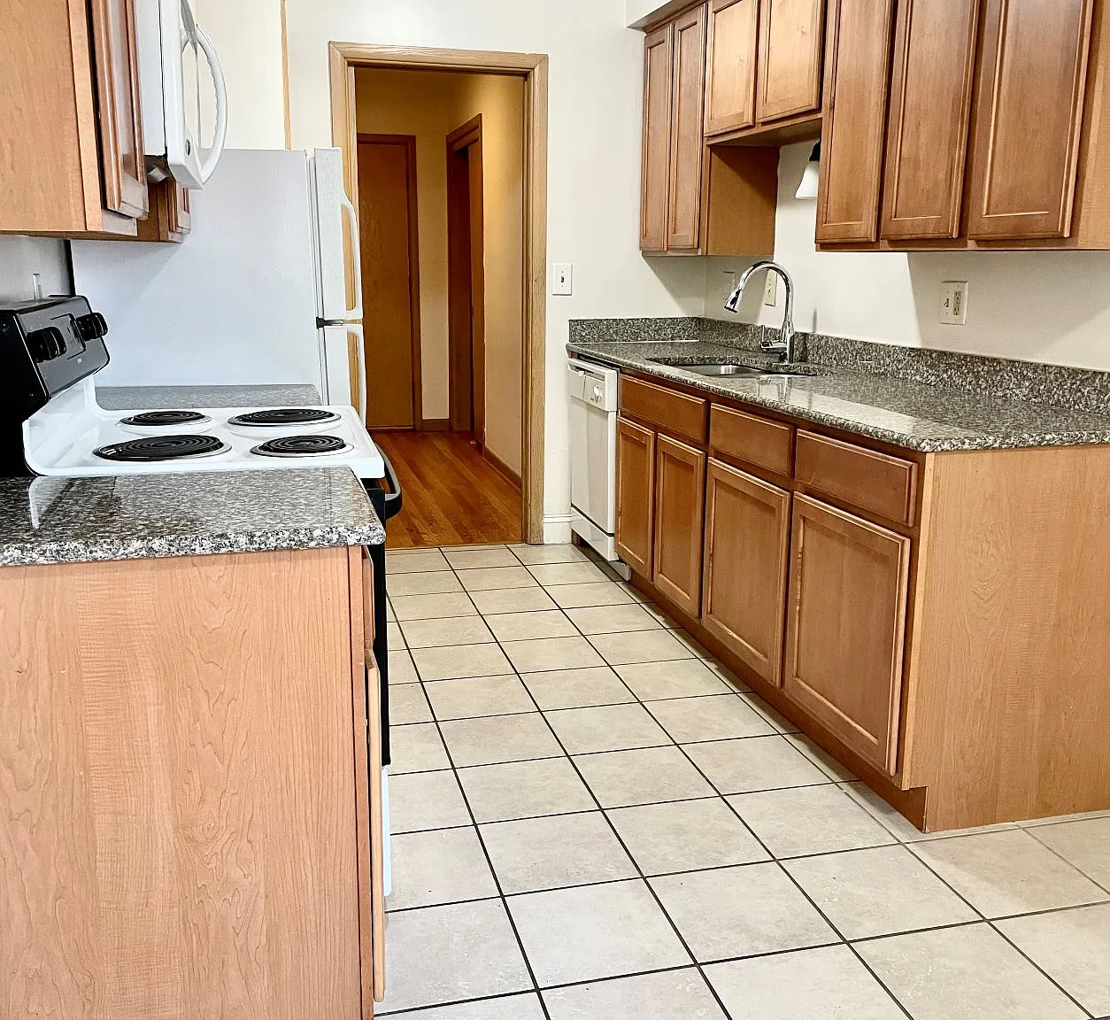 2 bed, 1100 sqft, $1,595 — Photo 2