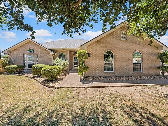 4th image of 643 Woodard Ln