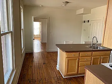 1 bed, 700 sqft, $1,300 — Photo 3