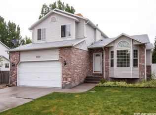 9155 S Uinta Hills Dr, West Jordan, UT 84088