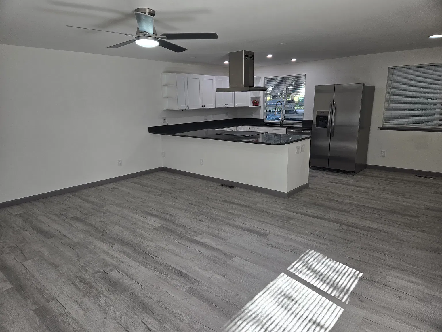4423 Pine Ave NE — Photo 3