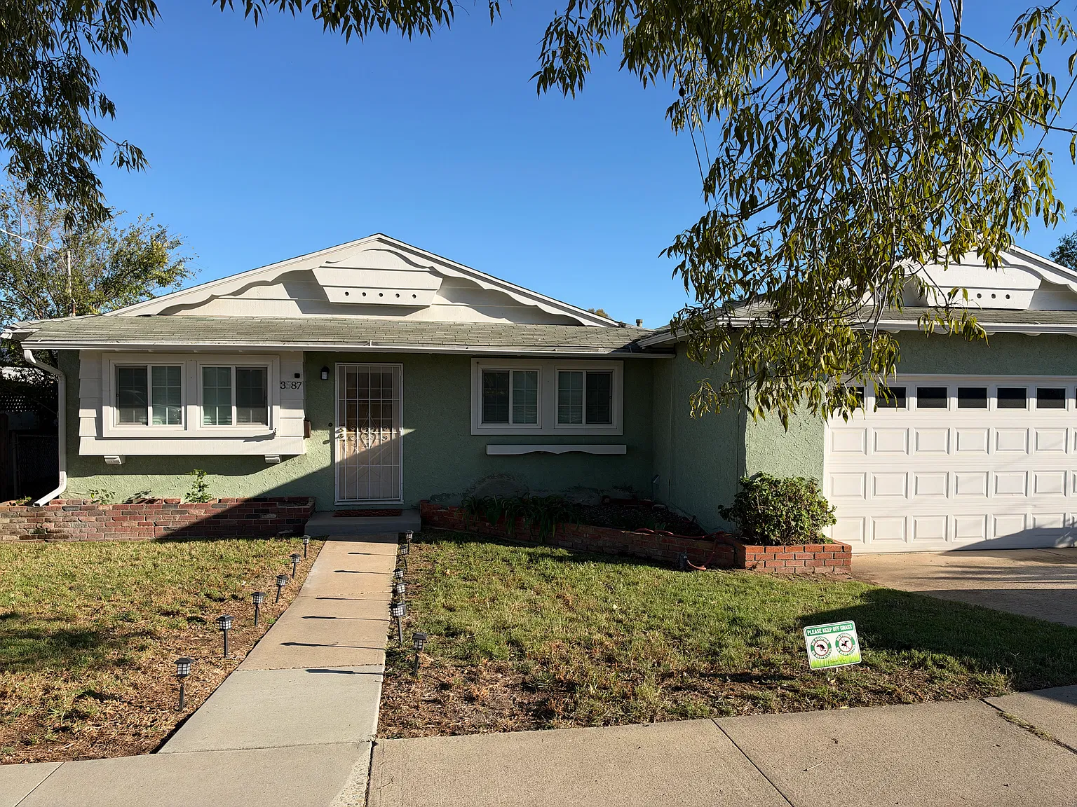 3 bed, 1102 sqft, $4,700 — Photo 2
