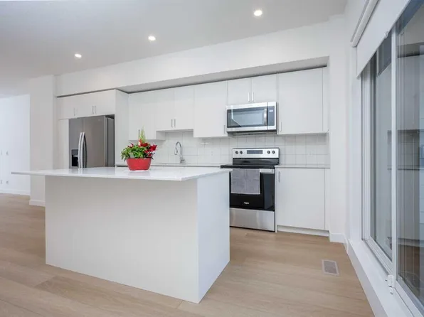 8535 N 19th Ave SE #302, Calgary, AB T2B 0A5