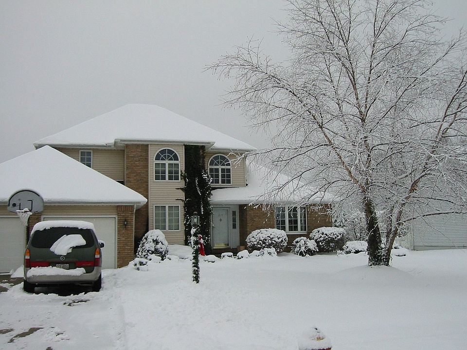 2nd image of 815 W Martin Ave