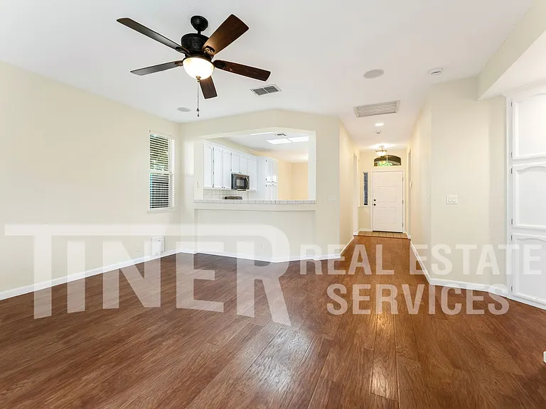 149 Canberra Ct — Photo 8