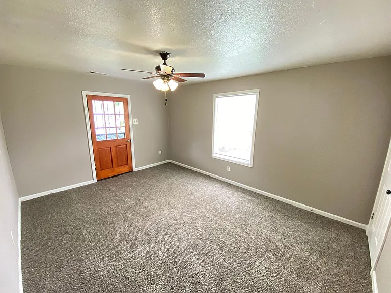 2686 Jeffrey Ave — Photo 3