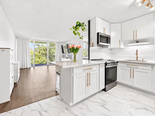 95-2051 Waikalani Pl APT E403, Mililani, HI 96789