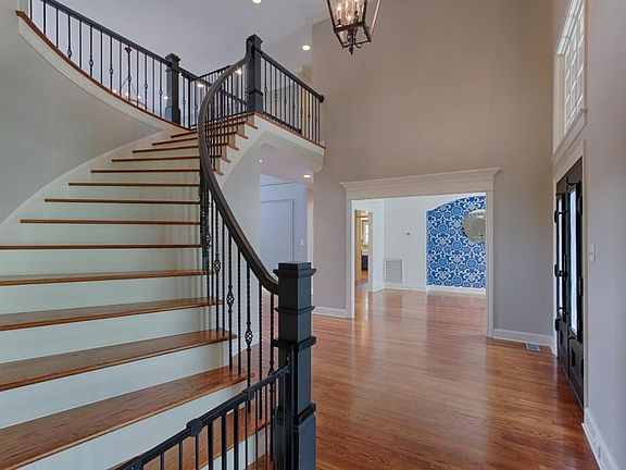3rd image of 7363 Bellingham Dr