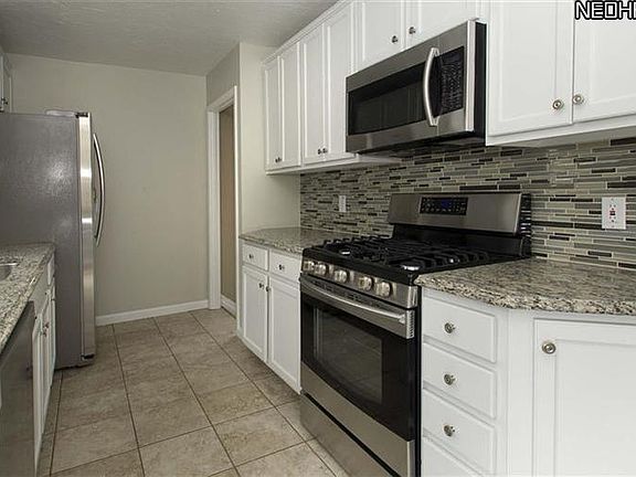 5th image of 85 Flora Dr