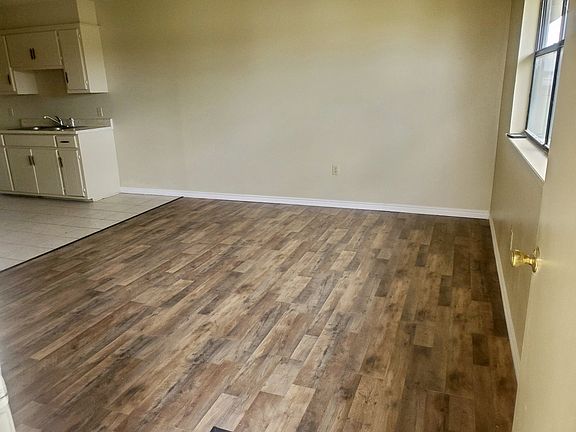 3rd image of 407 East St #A