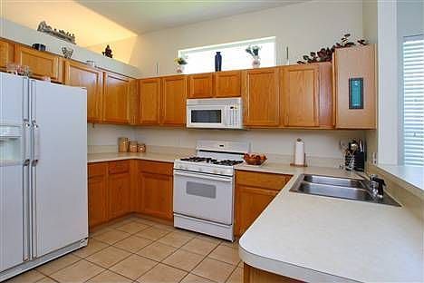 5th image of 6214 Blackberry Ln