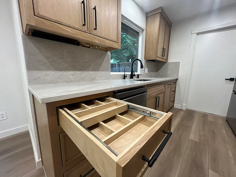 601 N Riverside Dr — Photo 17