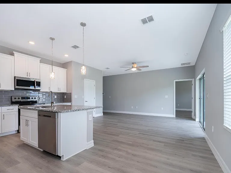 330 San Marino Rd SW — Photo 5