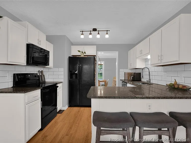 1928 Daphne Cir — Photo 13