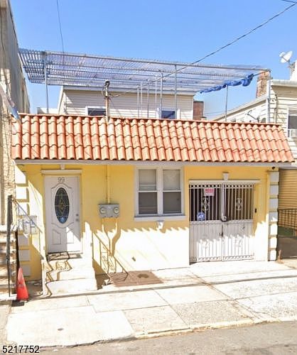 1st image of 99 Bruen St
