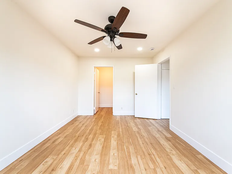 1138 S Grand View St #306 — Photo 11