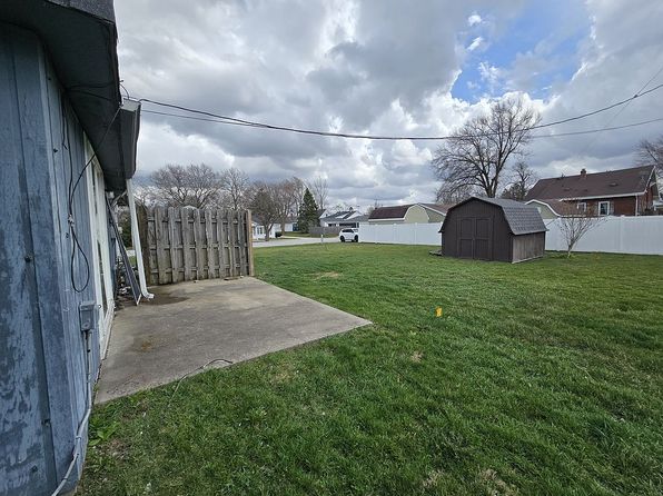 503 W Farragut St, Crown Point, IN 46307
