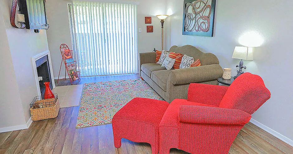 The Ashton Apartments — Photo 4