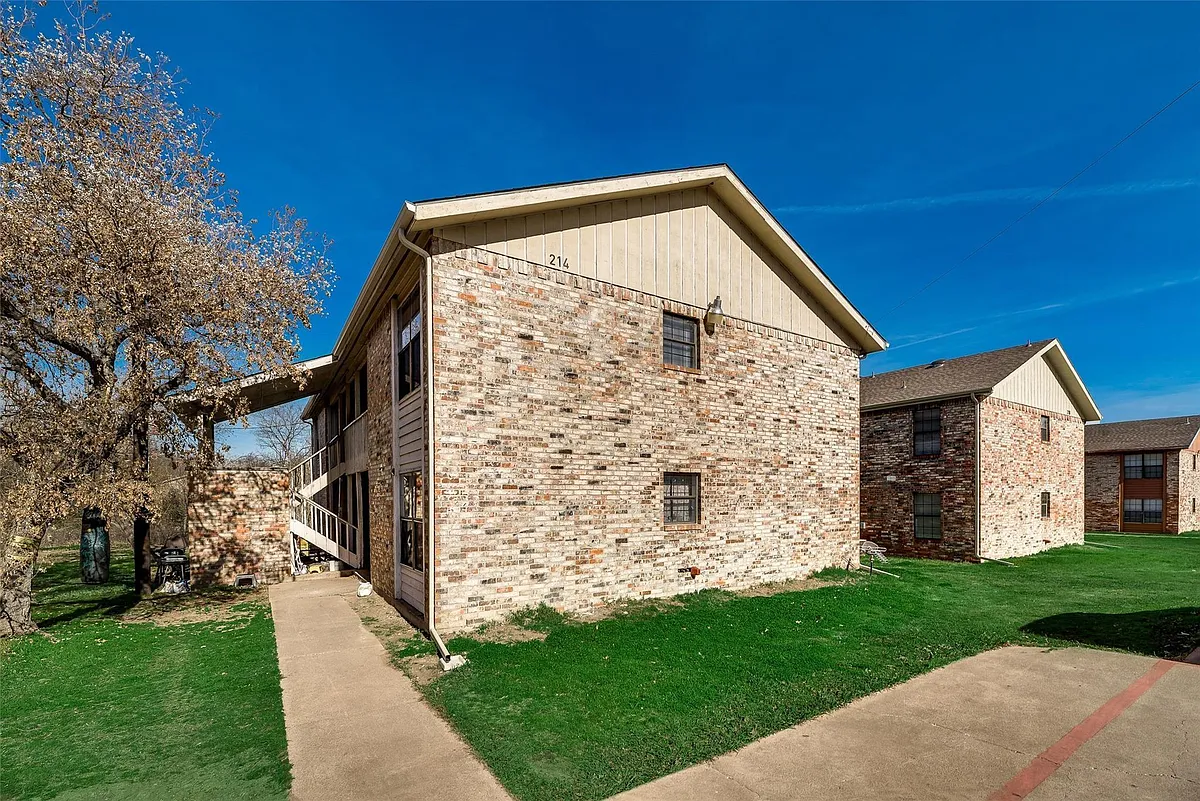 Building Photo - 218 Renfro St #A
