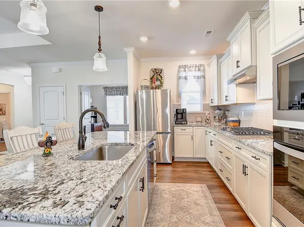 224 Richmond Ave, Smithfield, VA 23430