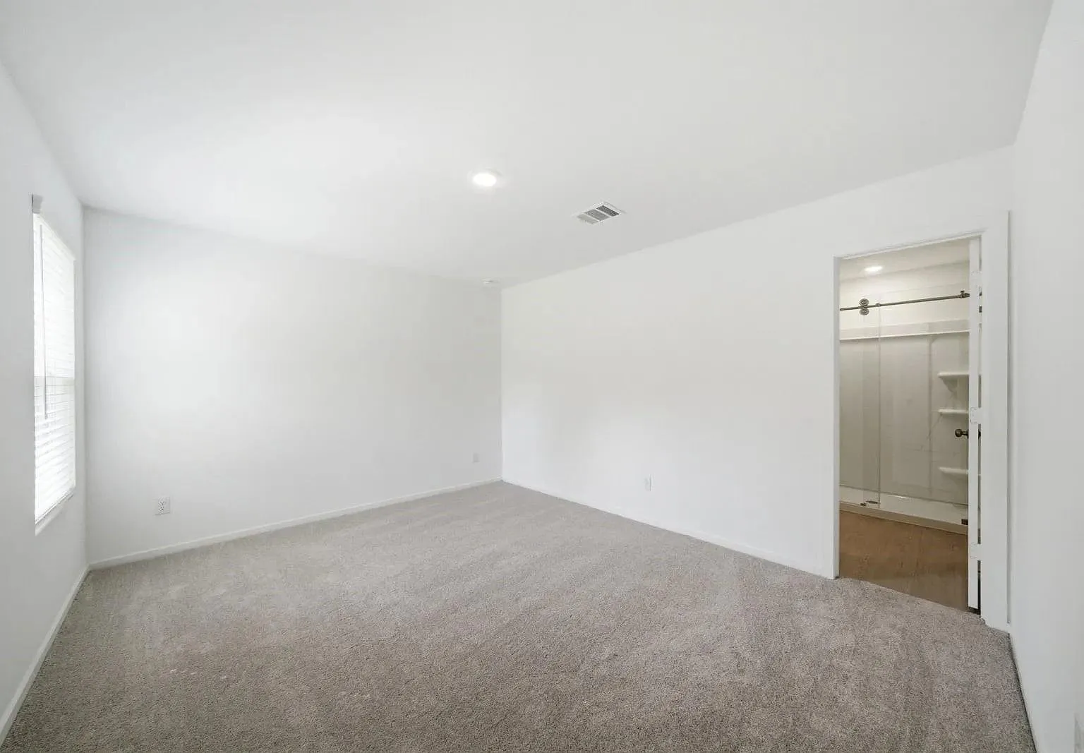 4 bed, 2.0 bath, 1600 sqft, $2,100 — Photo 4