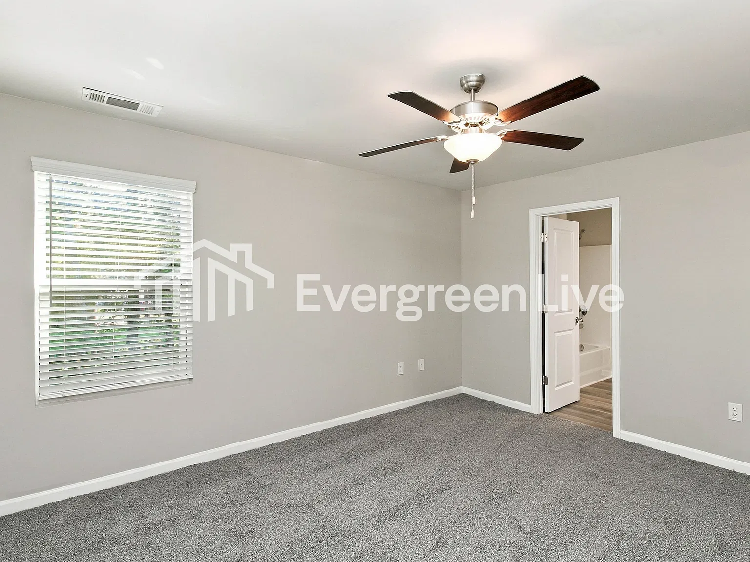 4 bed, 2.5 bath, 1801 sqft, $1,795 — Photo 4