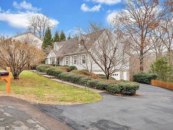 4th image of 12 Crestwood Dr