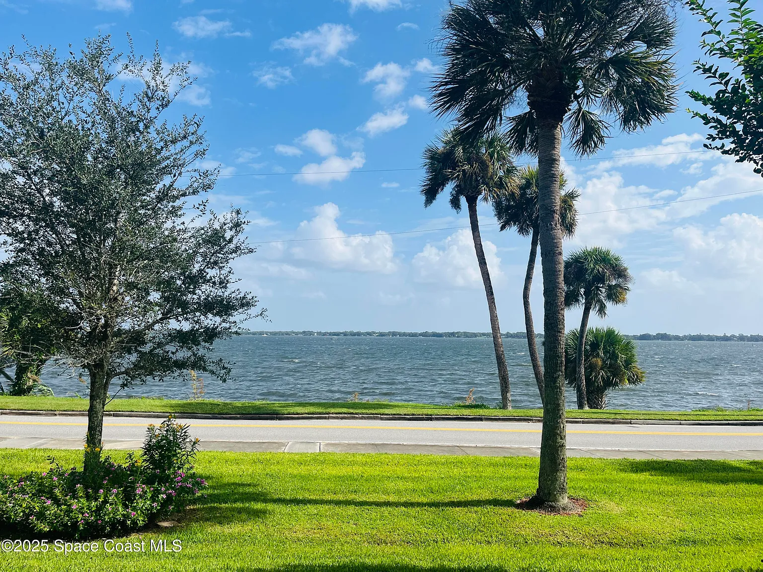 3 bed, 2.0 bath, 1804 sqft, $2,500 — Photo 1