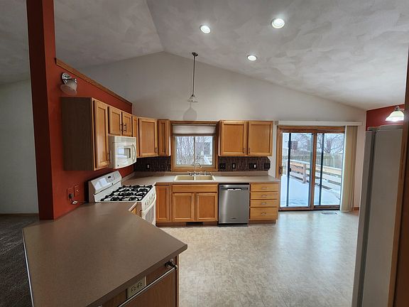 4th image of 2715 N Wuthering Hills Dr