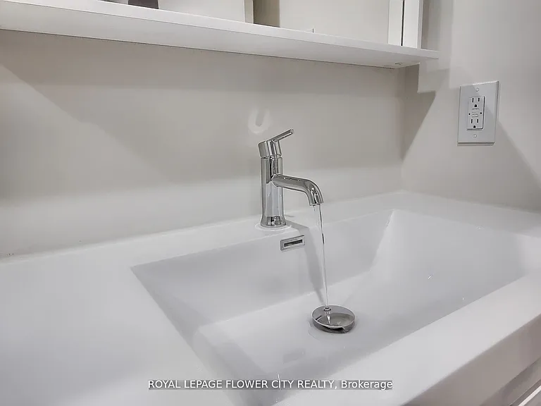 212 King William St #1011 — Photo 24
