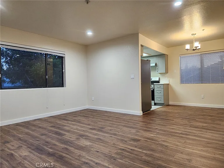 1131 E Doran St #105 — Photo 15