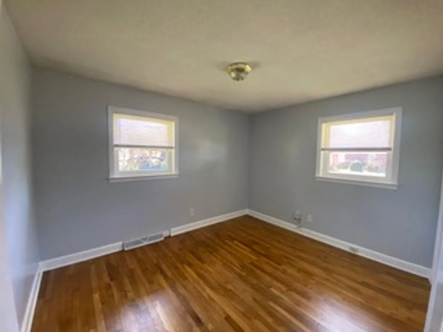 Great three bedroom home in country setting but located in town! — Photo 4