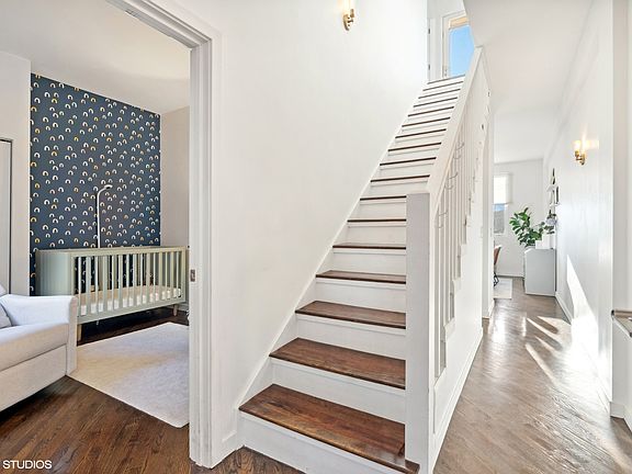 2nd image of 4118 N Lincoln Ave Unit 314