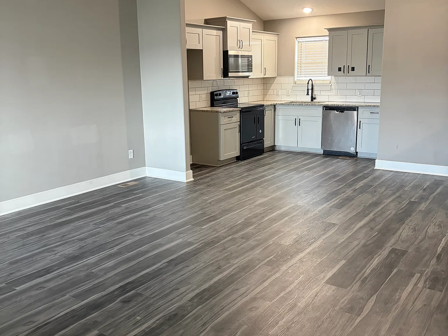 4 bed, 2100 sqft, $1,895 — Photo 2