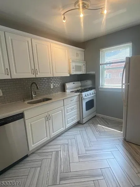 1 bed, 1.0 bath, $1,800 — Photo 2