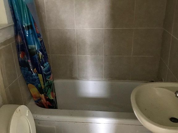3rd image of 3504 Lafayette Blvd APT 2