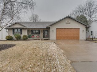 30 Weatherstone Dr, Appleton, WI 54914