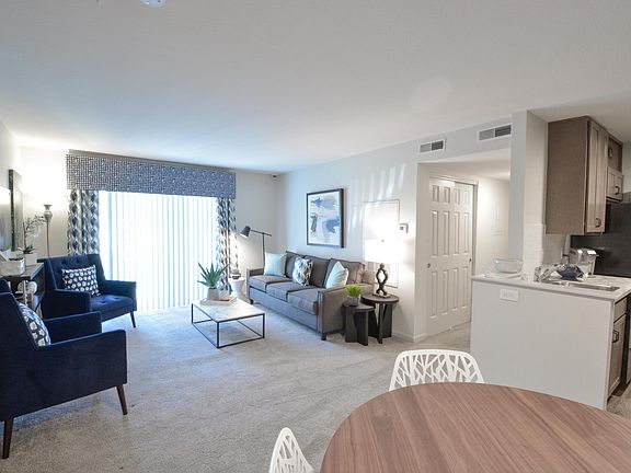 4th image of 1110 E Main St #2B-1Ba-944Sqft