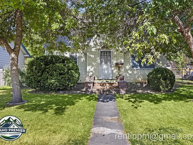 211 Walnut St — Photo 2