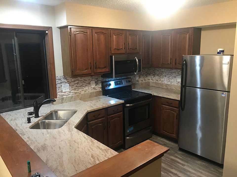 Newly remodeled kitchen with granite countertops, stainless