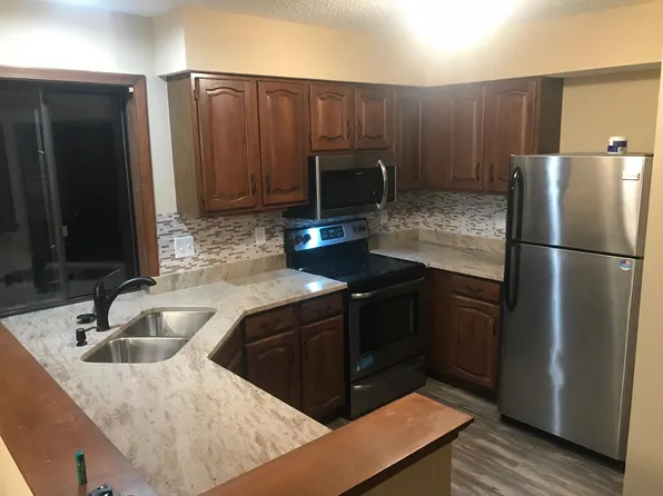 277 Cedar Grove Dr, Saint Charles, MO 63304