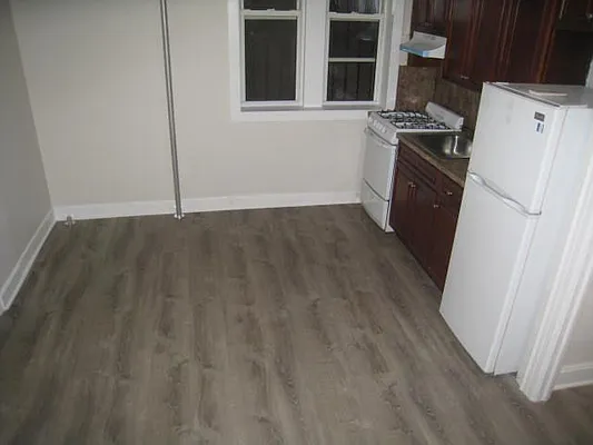 Rented by Alexiou Realty | media 8