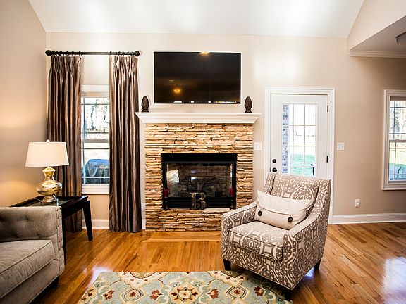 3rd image of 5126 Regents Park Dr