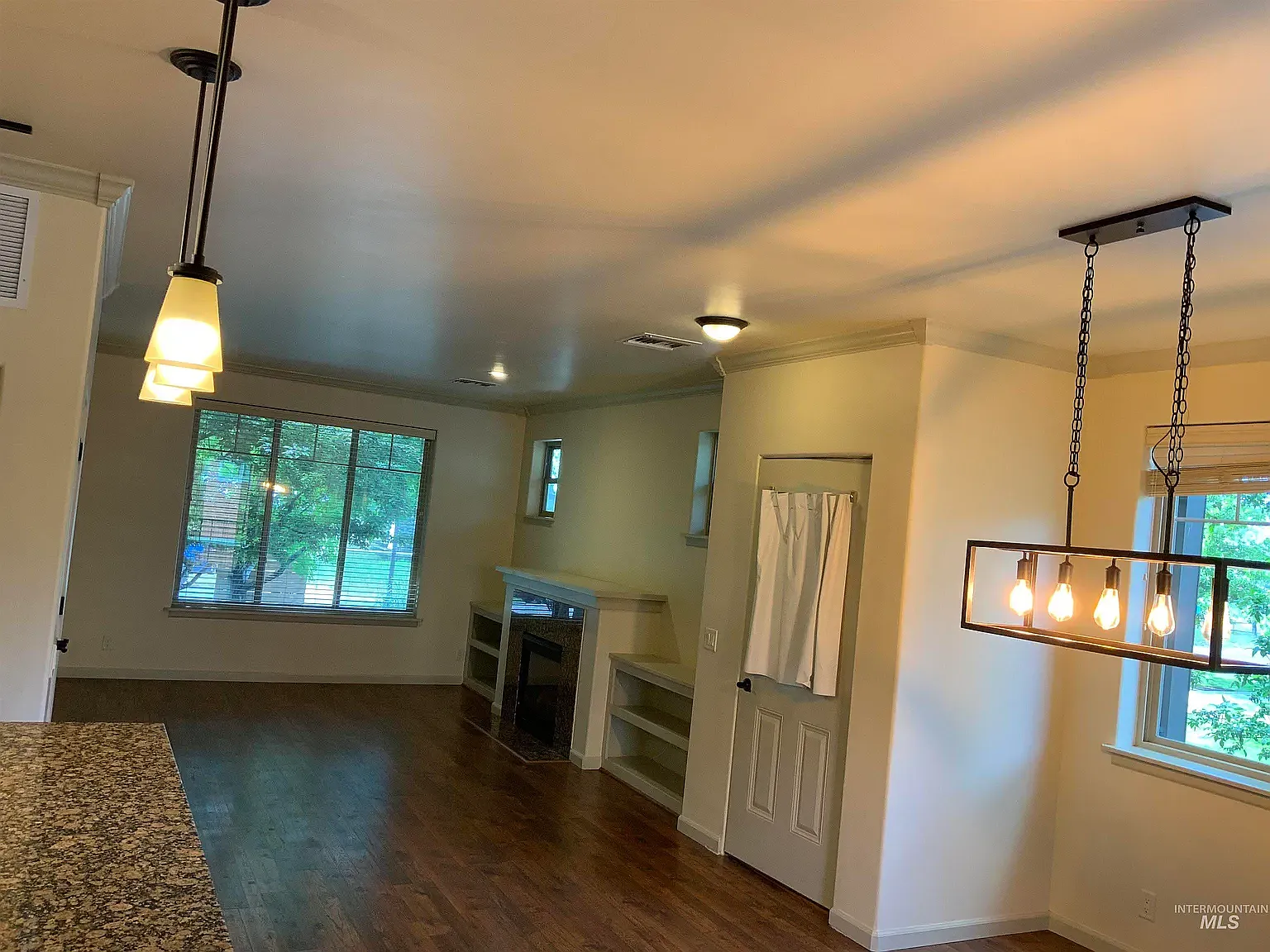 3 bed, 2.5 bath, 1568 sqft, $3,350 — Photo 4