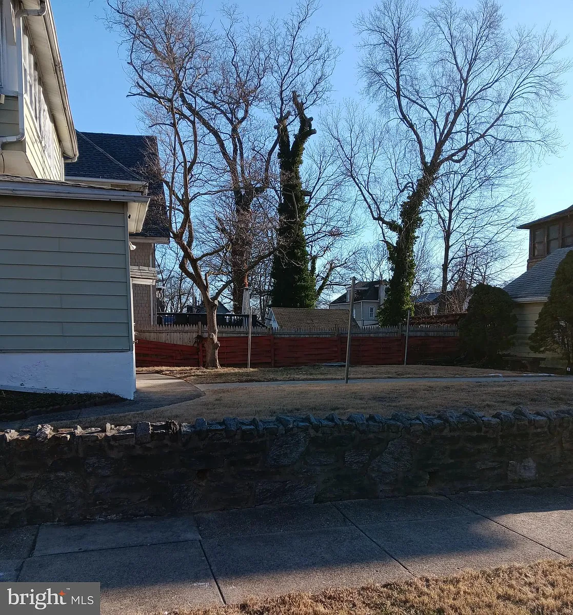 Building Photo - 1002 Pembroke Ave #65