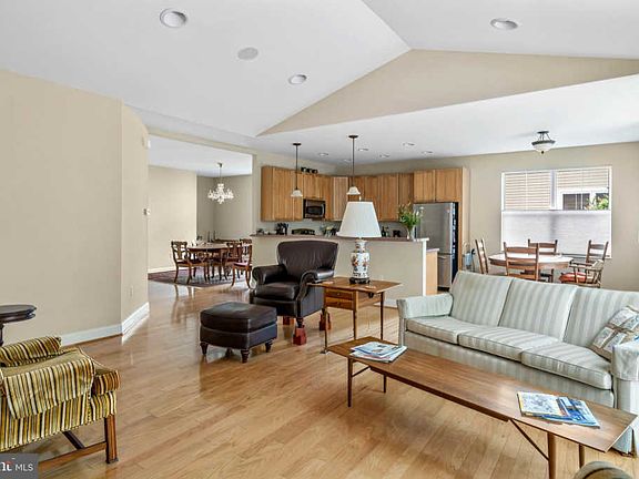 5th image of 36919 Creekhaven Dr