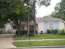 Cozy cottage style home located across from pool and park.