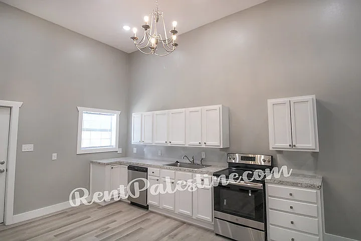 710 W Main St #B